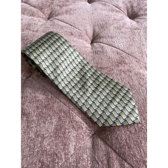Arrow Neck Tie 100% Silk - Picture 1 of 3